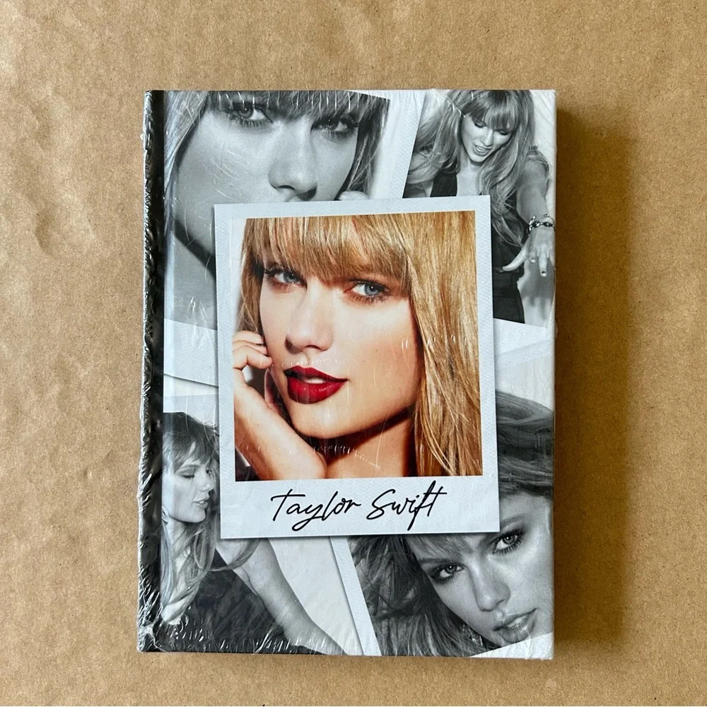Taylor Swift Collectible Hardcover Book Taylor Swift Spotlight On A Legend Book - Picture 12 of 12